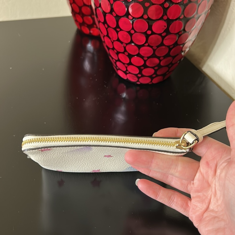 EUC Coach White and Pink Star Wristlet - Picture 7 of 12